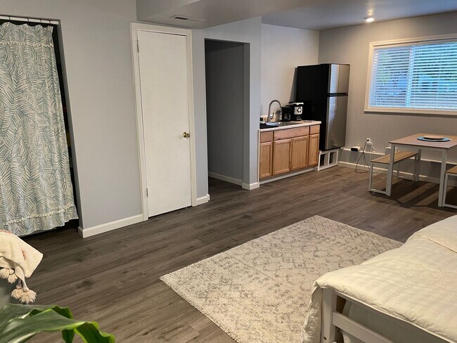 Building Photo - Fully Furnished 1Bedroom in Bothell...