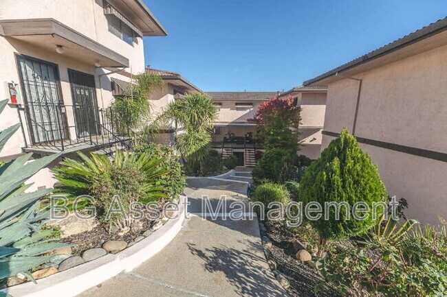 Building Photo - 547 Rodeo Ave