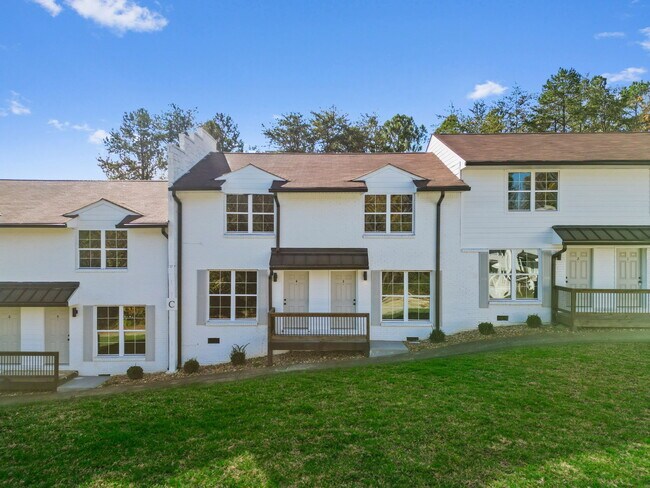 Building Photo - 400 Gallery Ln