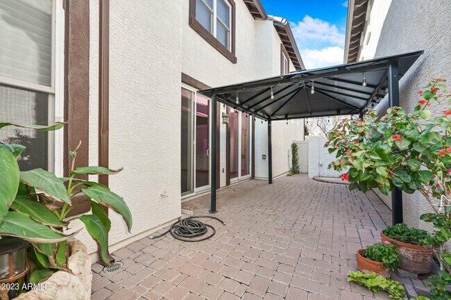 Building Photo - 3853 E Sabra Ln