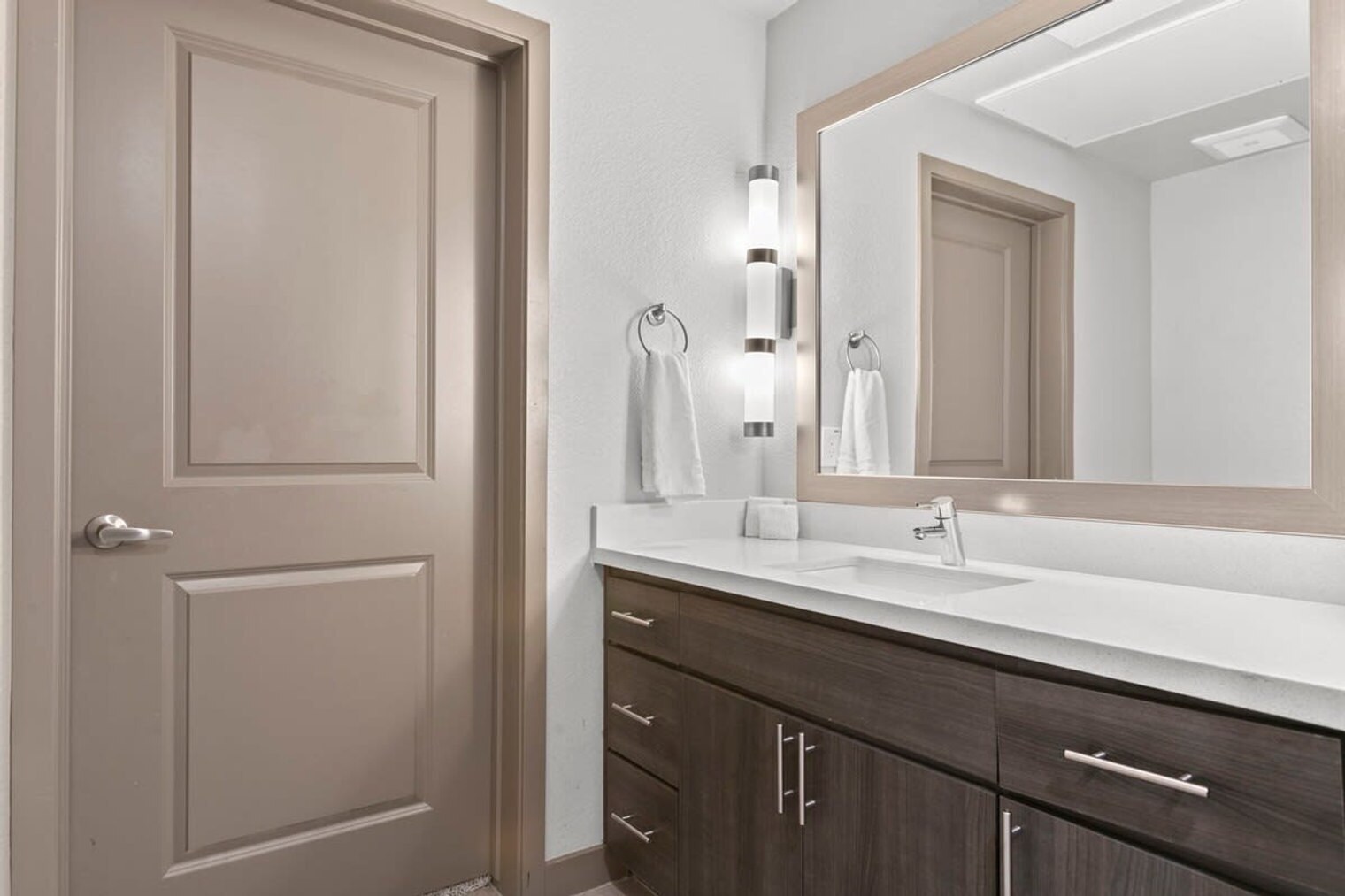 Building Photo - 400 N 2nd Ave