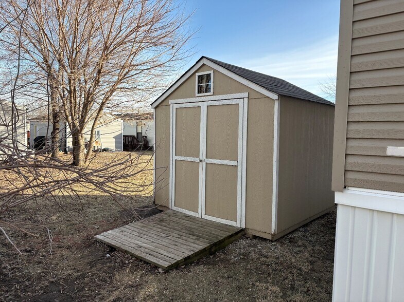 Building Photo - 2461 Sunset Dr