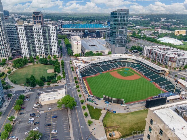 Building Photo - 333 W Trade St