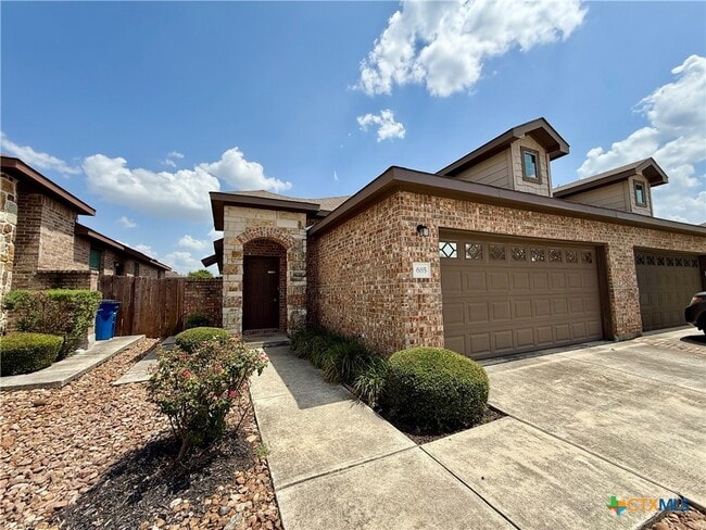 Building Photo - 685 Creekside Cir