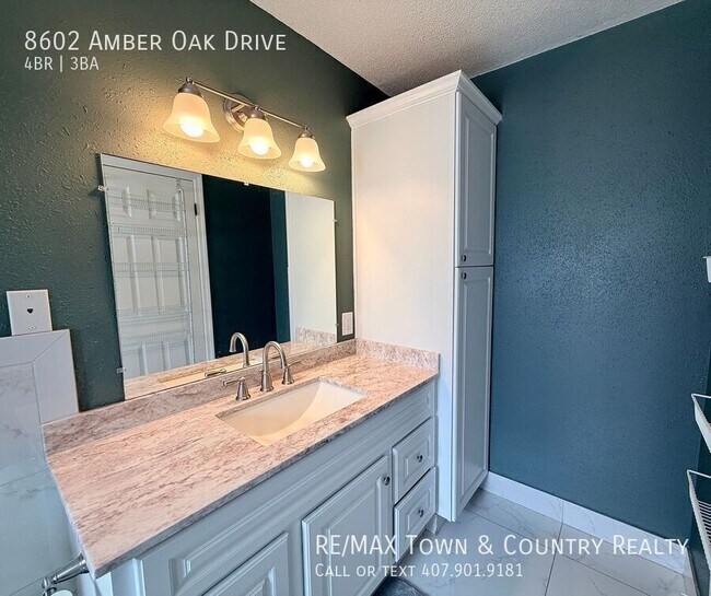 Building Photo - 8602 Amber Oak Dr