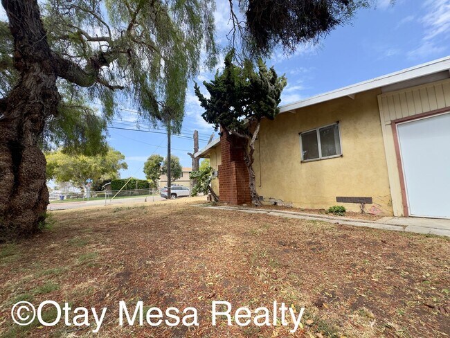 Building Photo - Charming 3-Bedroom Home with Expansive Outdoor Space