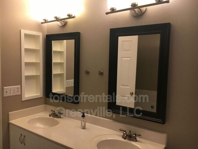 Building Photo - 125 Misty Crest Cir