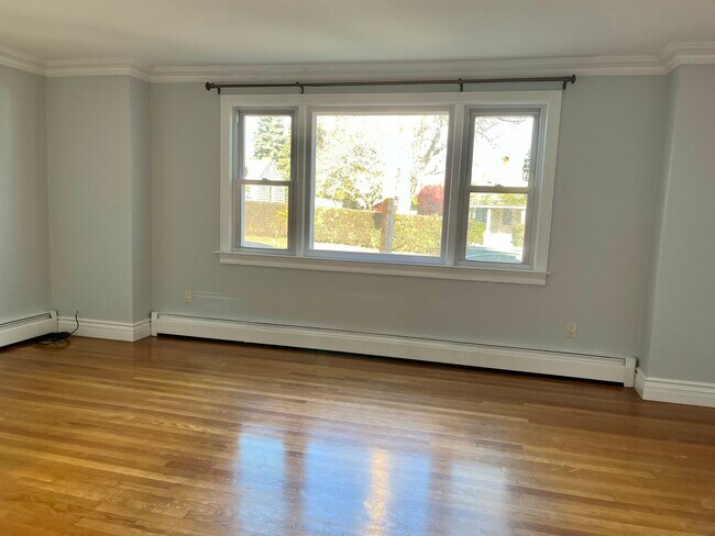 Building Photo - 265 Sylvan St