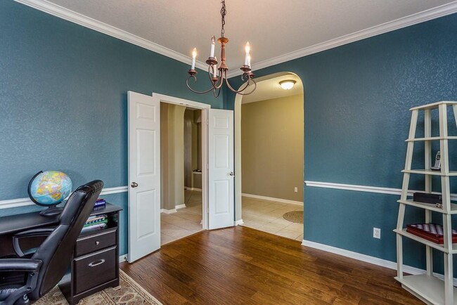 Building Photo - 15230 Ledgewood Park Dr