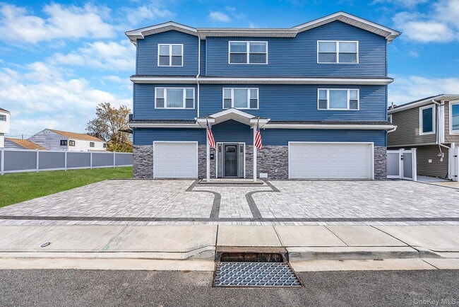 Primary Photo - 449 Nassau Ave