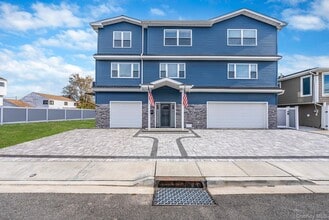 Building Photo - 449 Nassau Ave