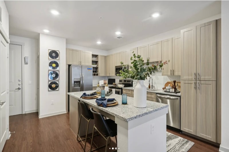 Building Photo - 2100 E Vickery Blvd