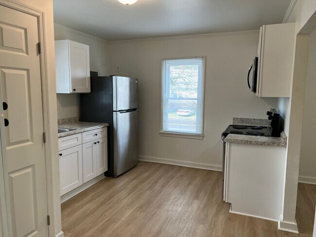 Building Photo - 103 Henry St