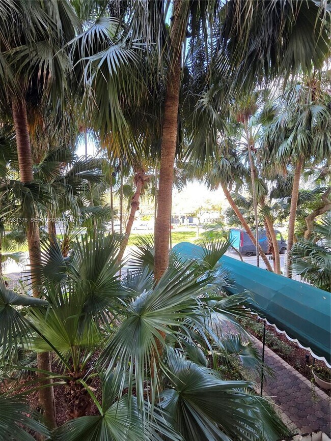 Building Photo - 2350 NE 135th St