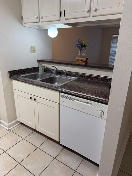 Building Photo - 14722 Hooper Rd