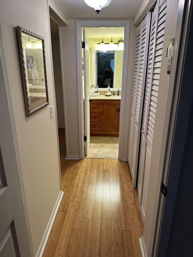 Building Photo - 650 Snug Harbor Dr