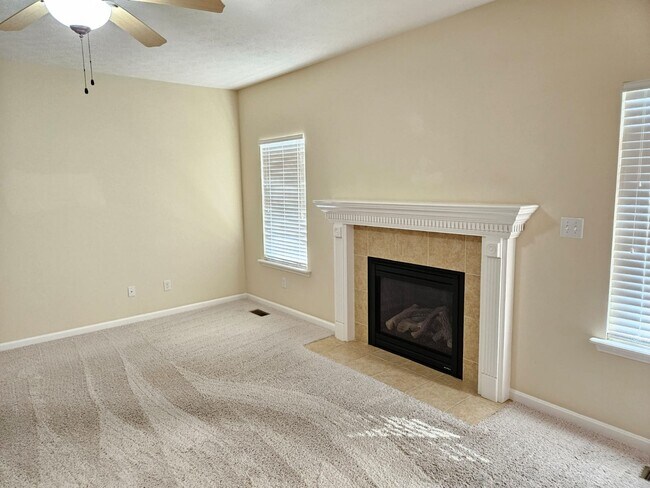 Building Photo - 403 Persimmon Dr