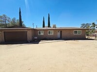 Building Photo - Remodeled with all appliances!