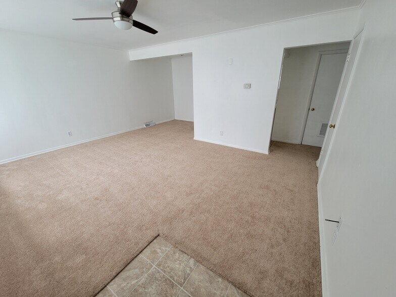 Building Photo - 4011 Buckingham Dr
