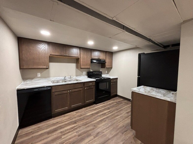 Building Photo - 510 US-14