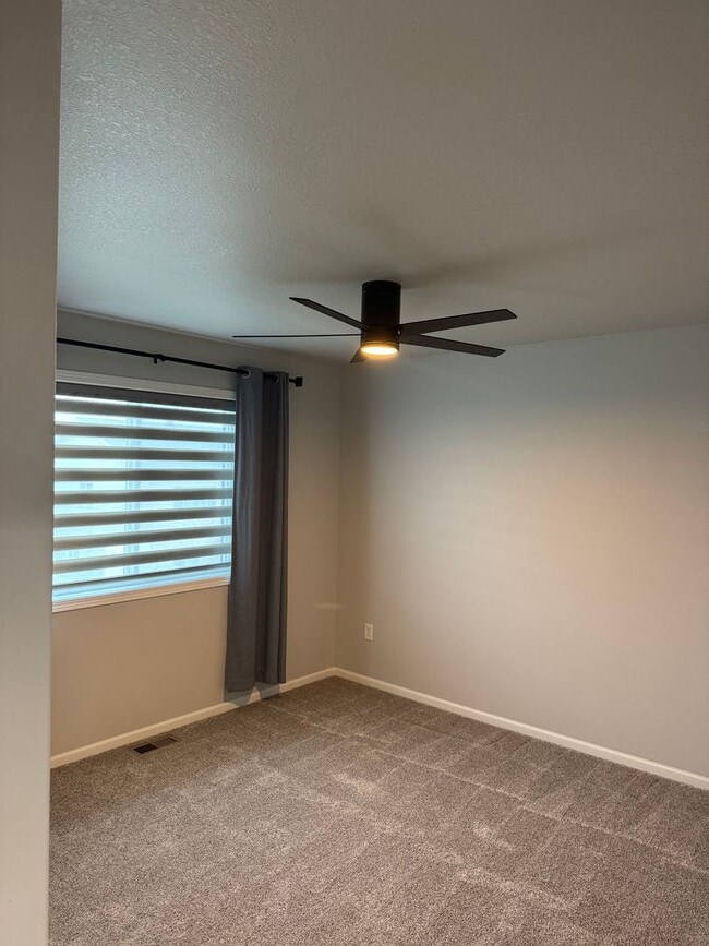 Building Photo - Modern 3-Bed Twinhome with Garage & Yard –...