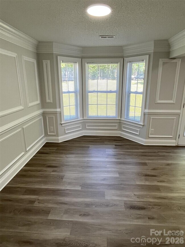 Building Photo - 5637 Hedgecrest Pl