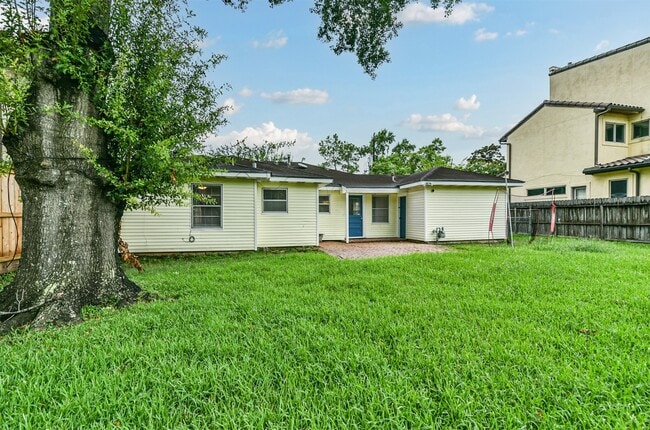 Building Photo - 4924 Palmetto St