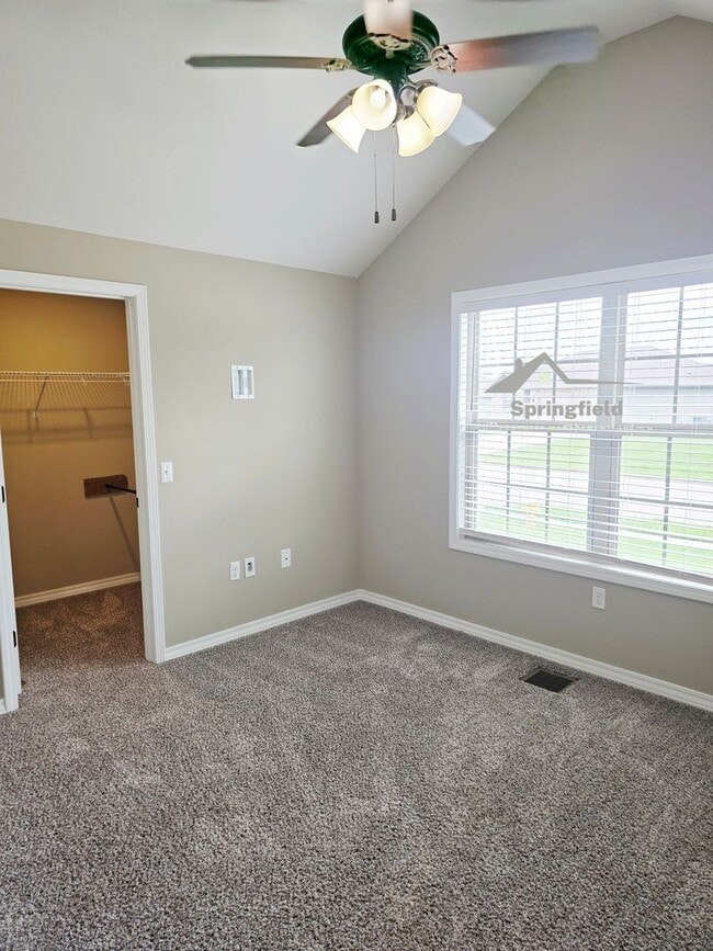 Building Photo - Republic -Newer w/ 3 Car Garage - Close To Republic High School
