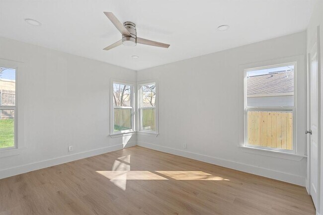 Building Photo - 21 Margranita Crescent
