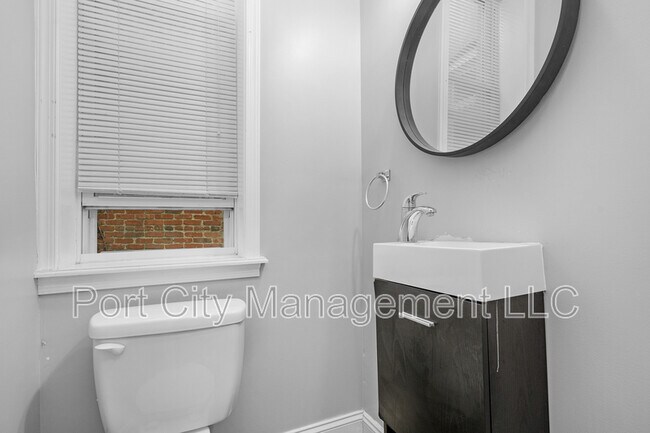 Building Photo - 2534 McCulloh St