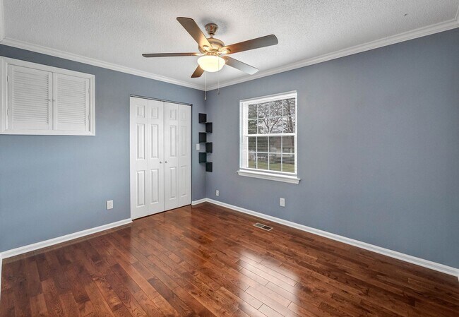 Building Photo - Available for rent: $1,250/month — 4-Bedroom, 2.5-Bath Single-Family Home in Harrison, TN!