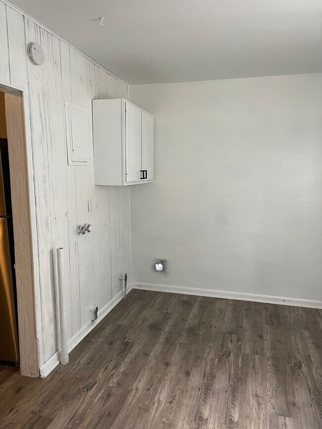 Building Photo - 612 S 8th St