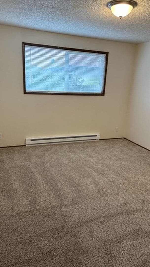 Building Photo - 2 bedroom ground level apartment