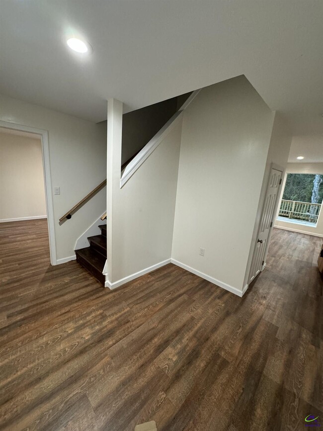 Building Photo - 104 Acorn Ridge Ct
