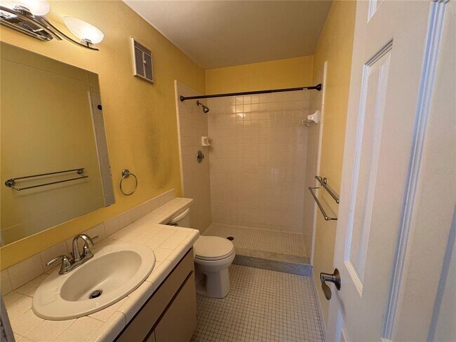 Building Photo - 705 Bough Ave