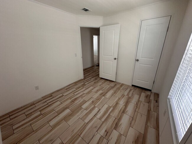 Building Photo - 10787 SW 30th Ct
