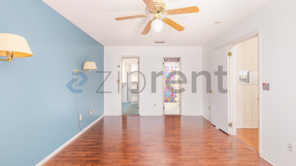 Building Photo - Unit