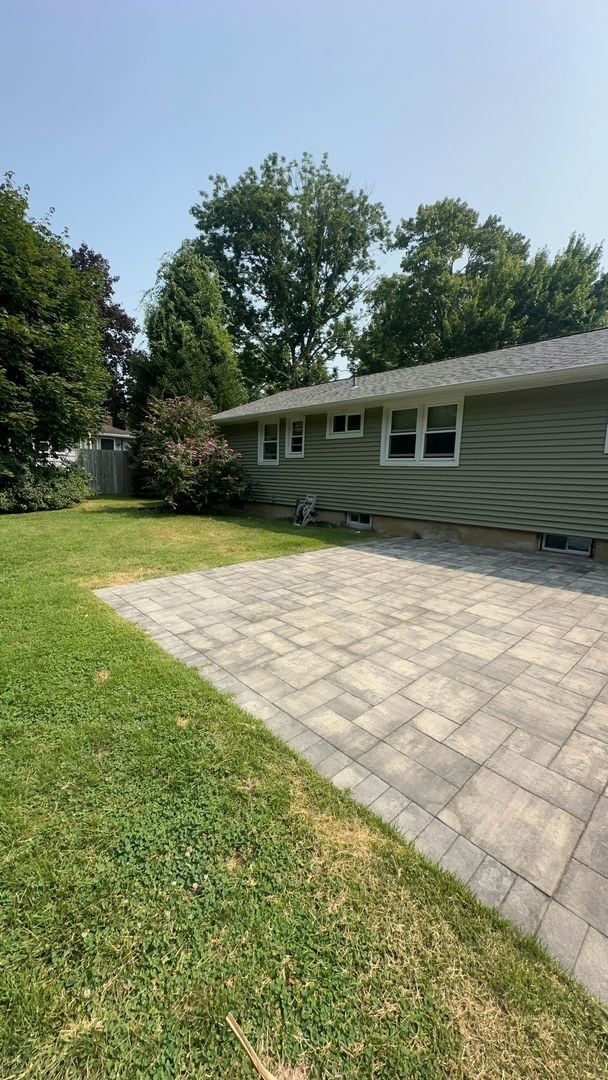 Building Photo - Quaint Single Family in Mystic!