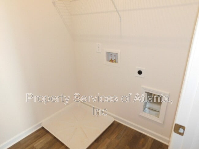 Building Photo - 246 Dupont Dr