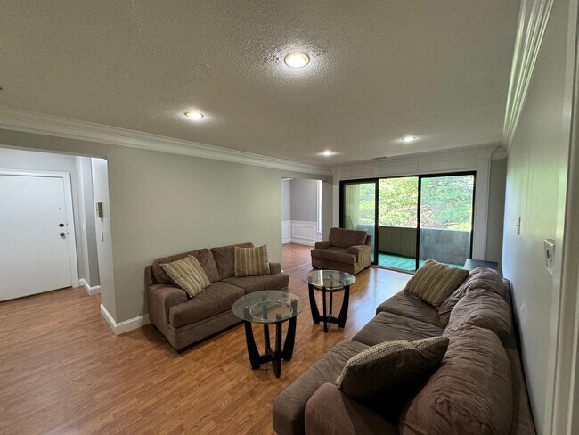 Building Photo - 38K Shrewsbury Green Dr
