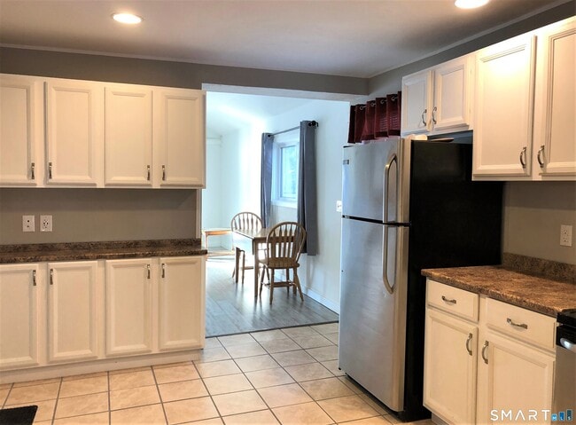 Building Photo - 63 Cottage Rd