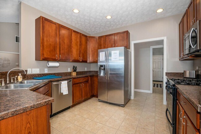 Building Photo - New! Large home in Great suburban neighborhood.