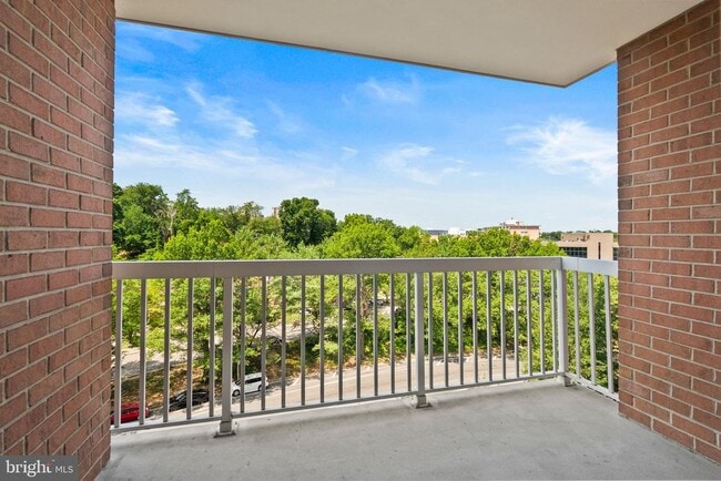 Building Photo - 3101 N Hampton Dr