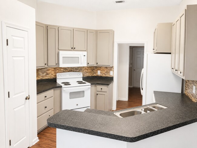 Building Photo - Charming 3-Bedroom Home Near Kings Bay Naval Base!