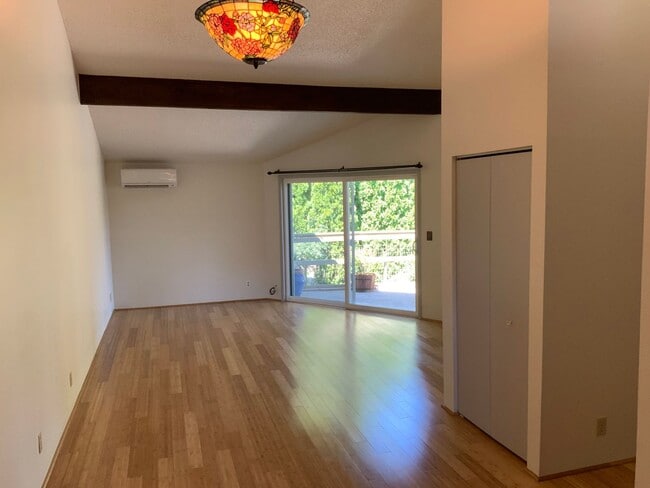 Building Photo - 2 Bedroom Condo on Country Club Road