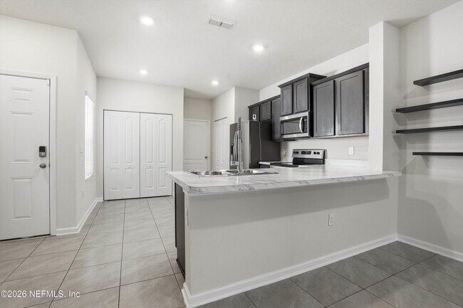 Building Photo - 377 Aralia Ln