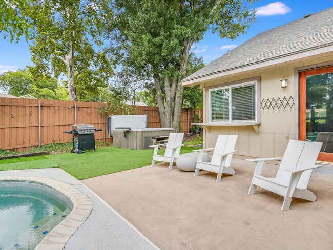 Building Photo - 14611 Gold Fish Pond Ave