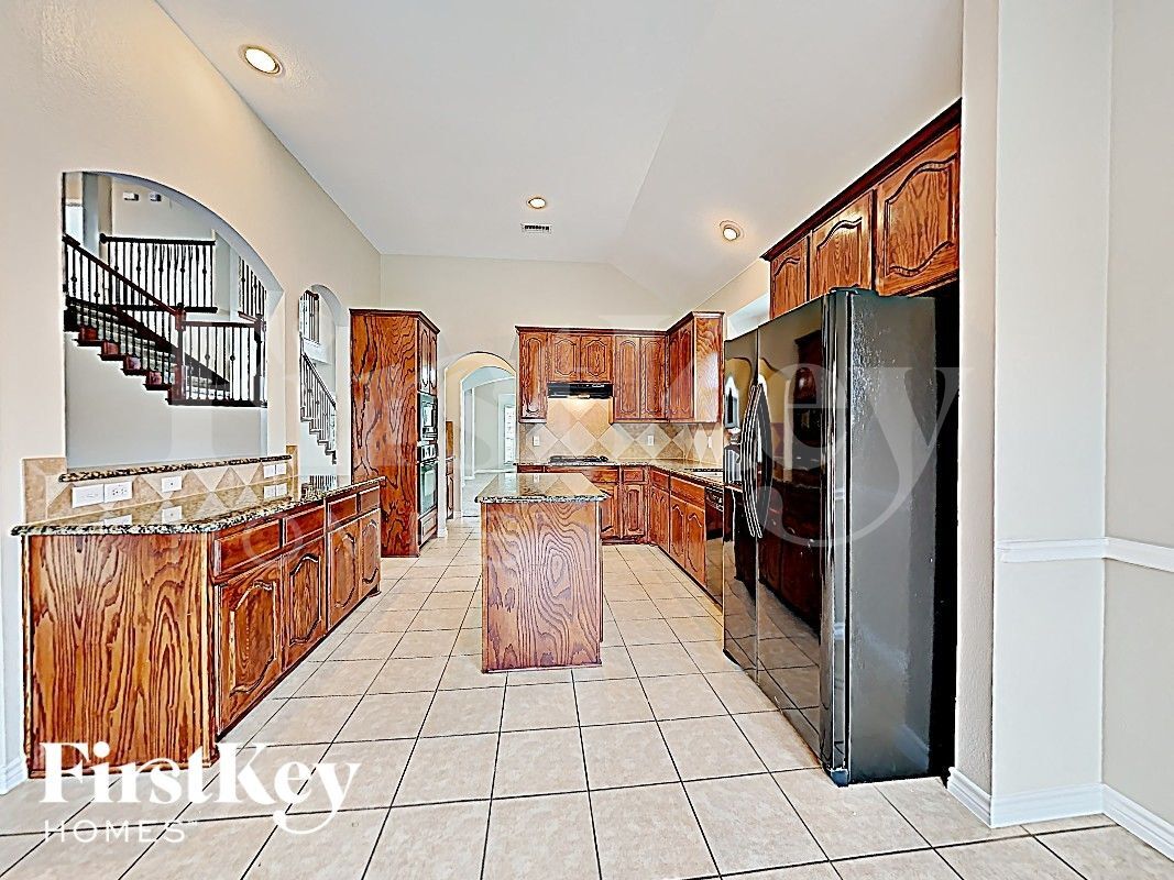 Building Photo - 304 Wisteria Way