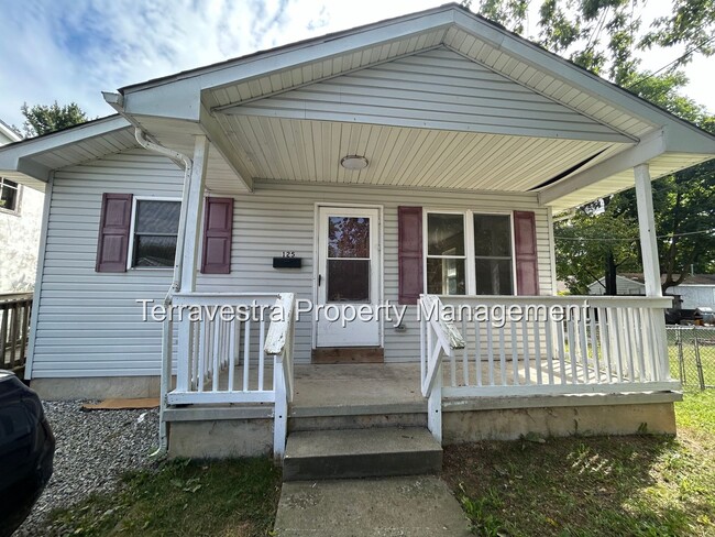 Primary Photo - Single family 3 bed with large fenced yard