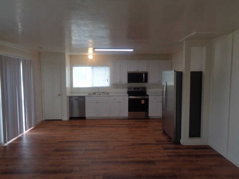 Building Photo - 777 Valley View Dr